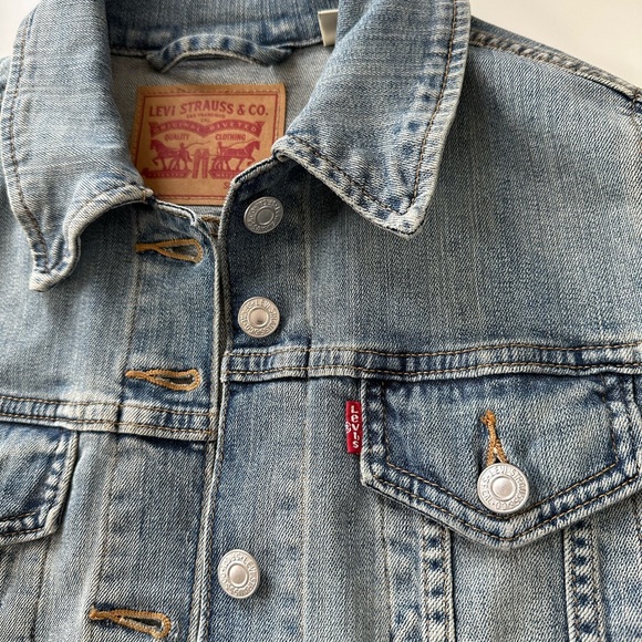 Levi’s Women’s Denim Jacket - Picture 3 of 4